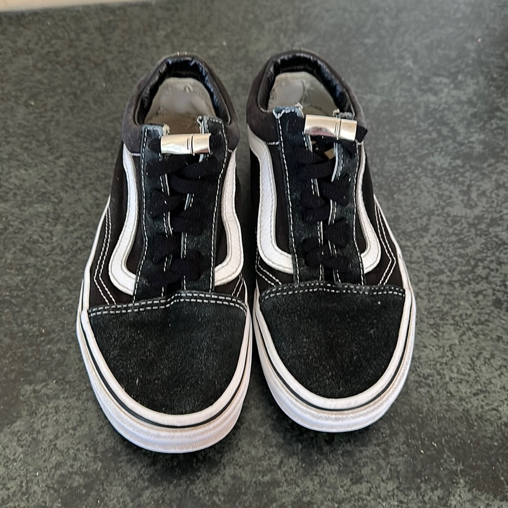 Vans old skool skate shoe youth size 4.0 elastic shoelaces & magnetic closure